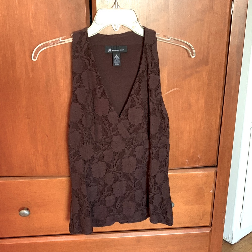 Pretty INC. brown lace sleeveless top. Size small.